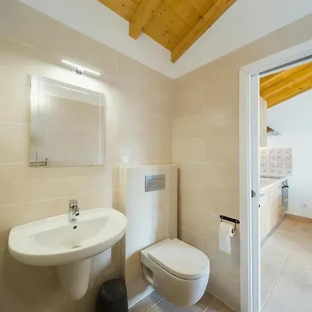 One Bedroom With Private Bathroom And Kitchen 알코바카