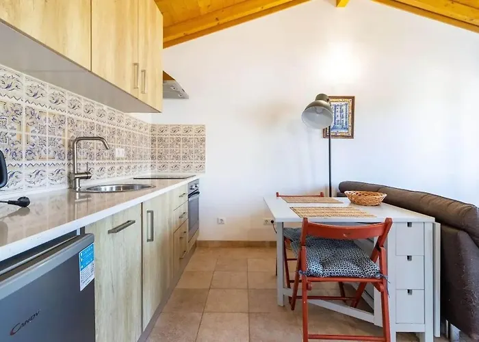 One Bedroom With Private Bathroom And Kitchen *